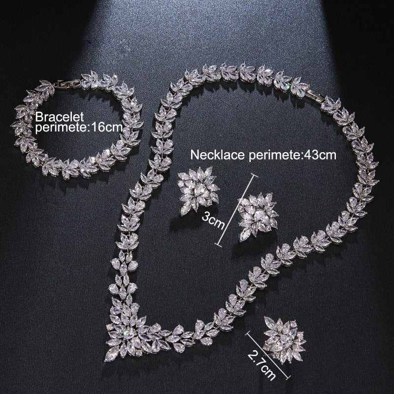 4er Set stilvolle Kupfer-Zirkonia-Halsketten und -Armbänder mit Mikro-Pflasterung