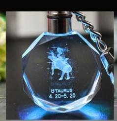 Llavero con colgante de cristal intermitente