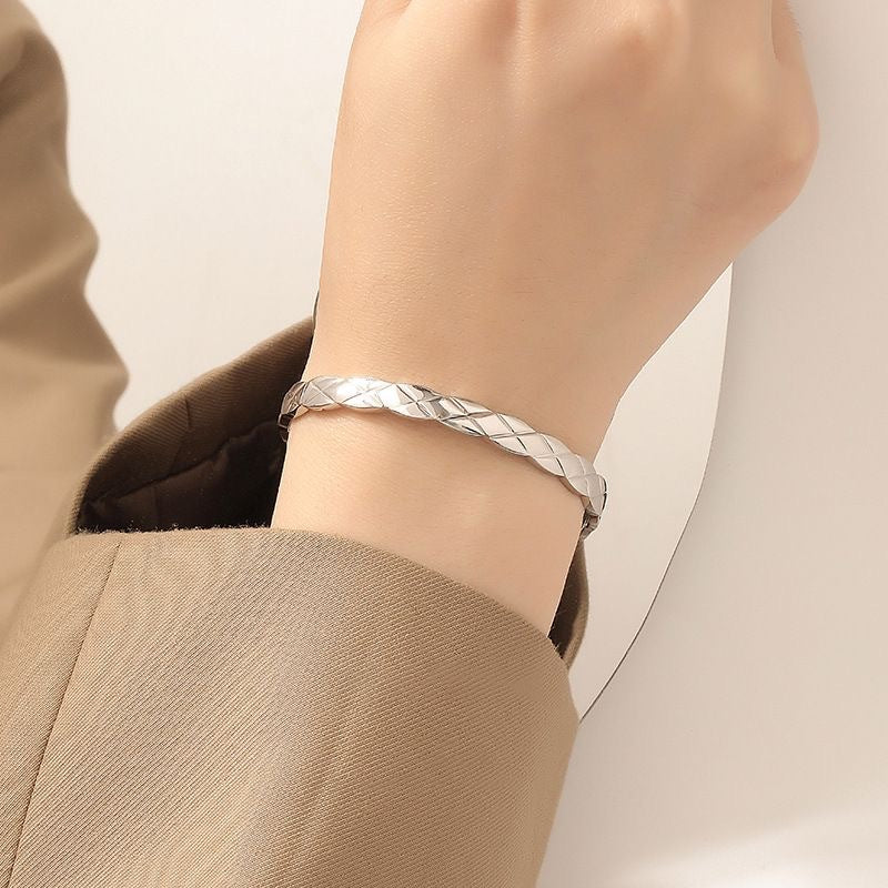 Pulsera francesa de oro y plata con diseño de diamantes calados
