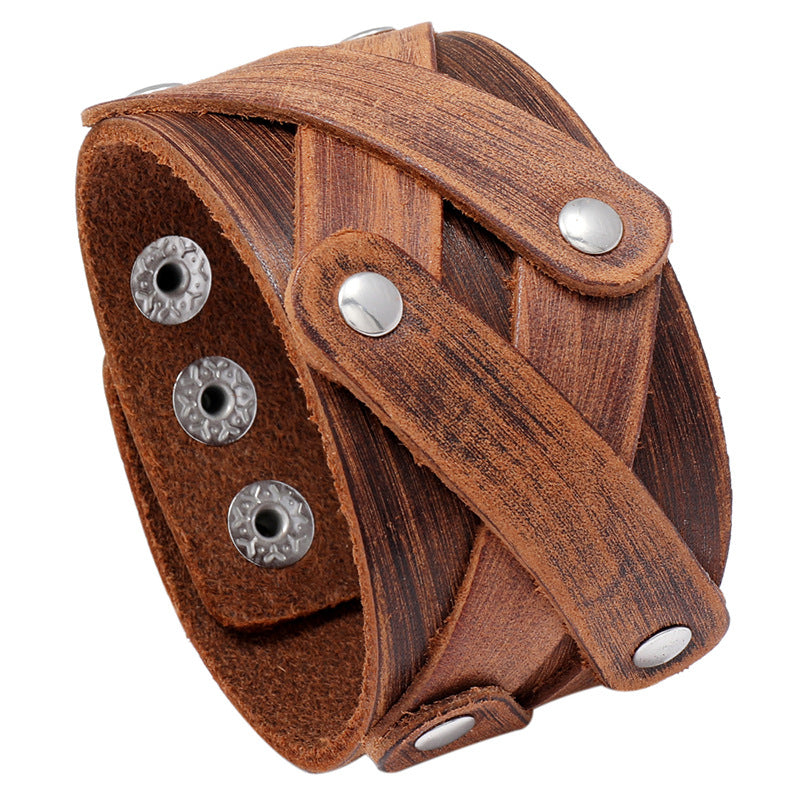 Einfaches Retro- und altes, mehrschichtiges Lederarmband