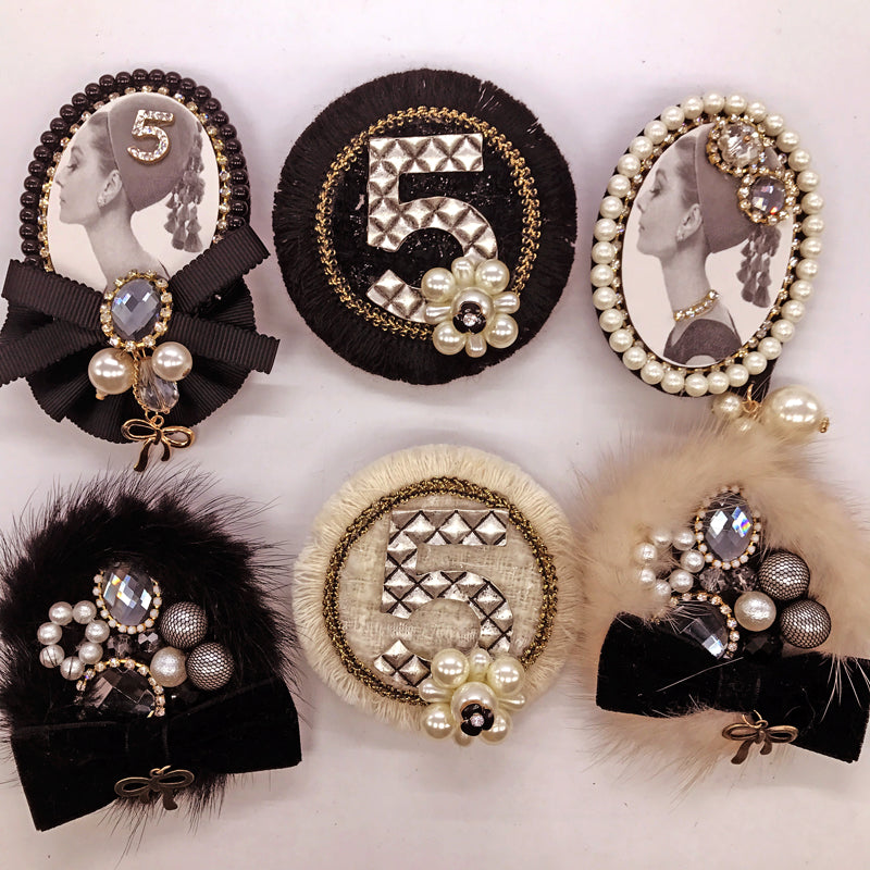 Damen-Gold-Samt-Strass-Quastenbrosche