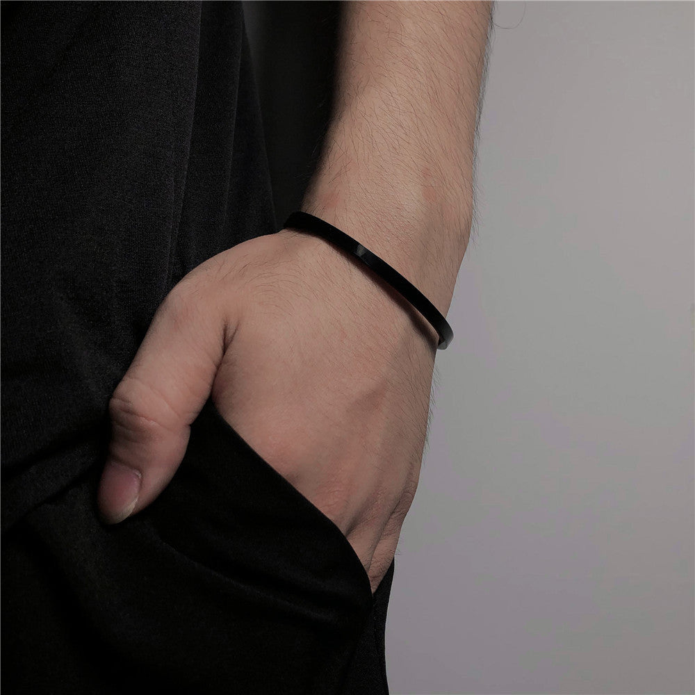 Einfaches, glänzendes Armband für Herren