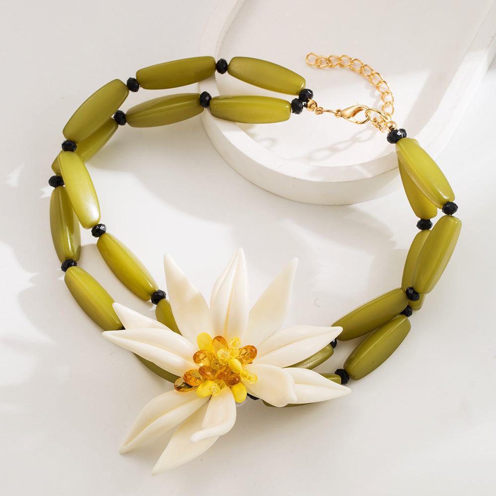 Pendientes de botón de flor blanca, pulseras, collar doble de capas gemelas