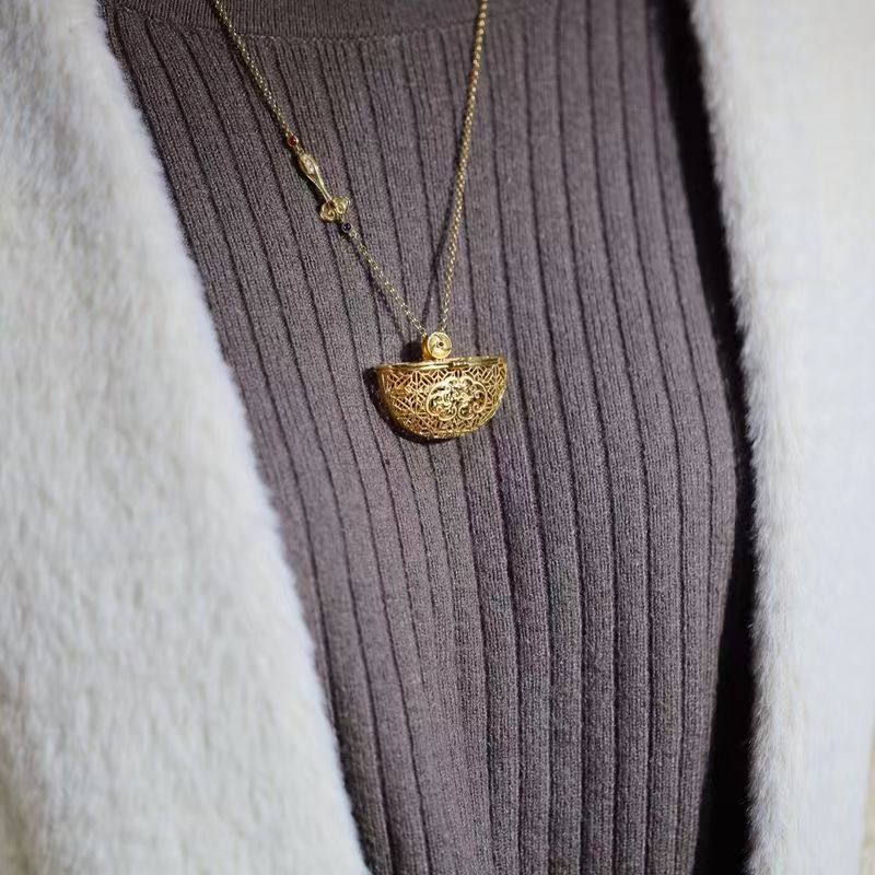 Neuartiges und exquisites Design, ausgehöhlter, eingelegter Schatzkästchen-Anhänger, antiker Seidengold-Anhänger, Gewürzfrauen