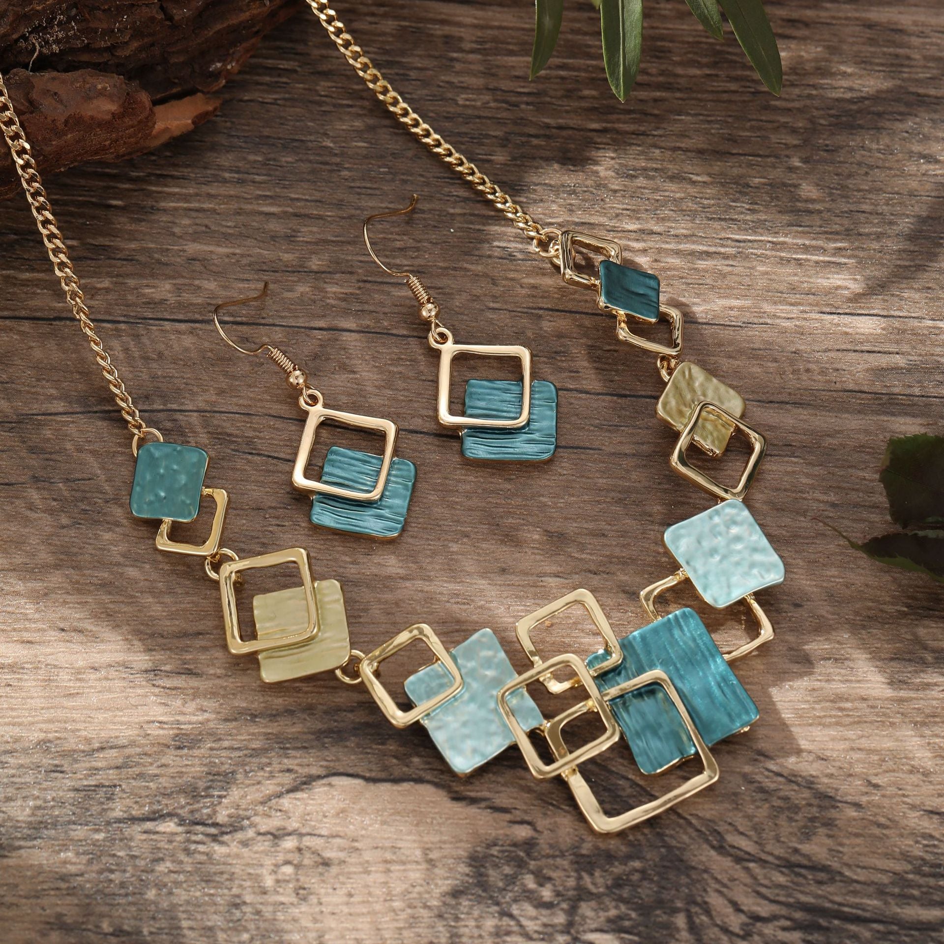 Conjunto de pendientes, pulsera y collar de cuadrados geométricos en pintura al óleo de color