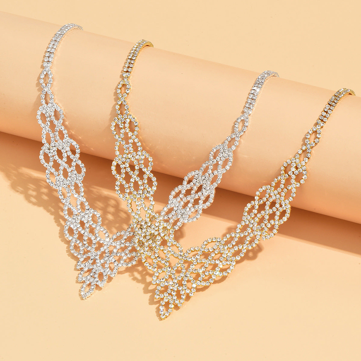 Halskette aus Silber, Kristallstein, Gold und Silberfarben