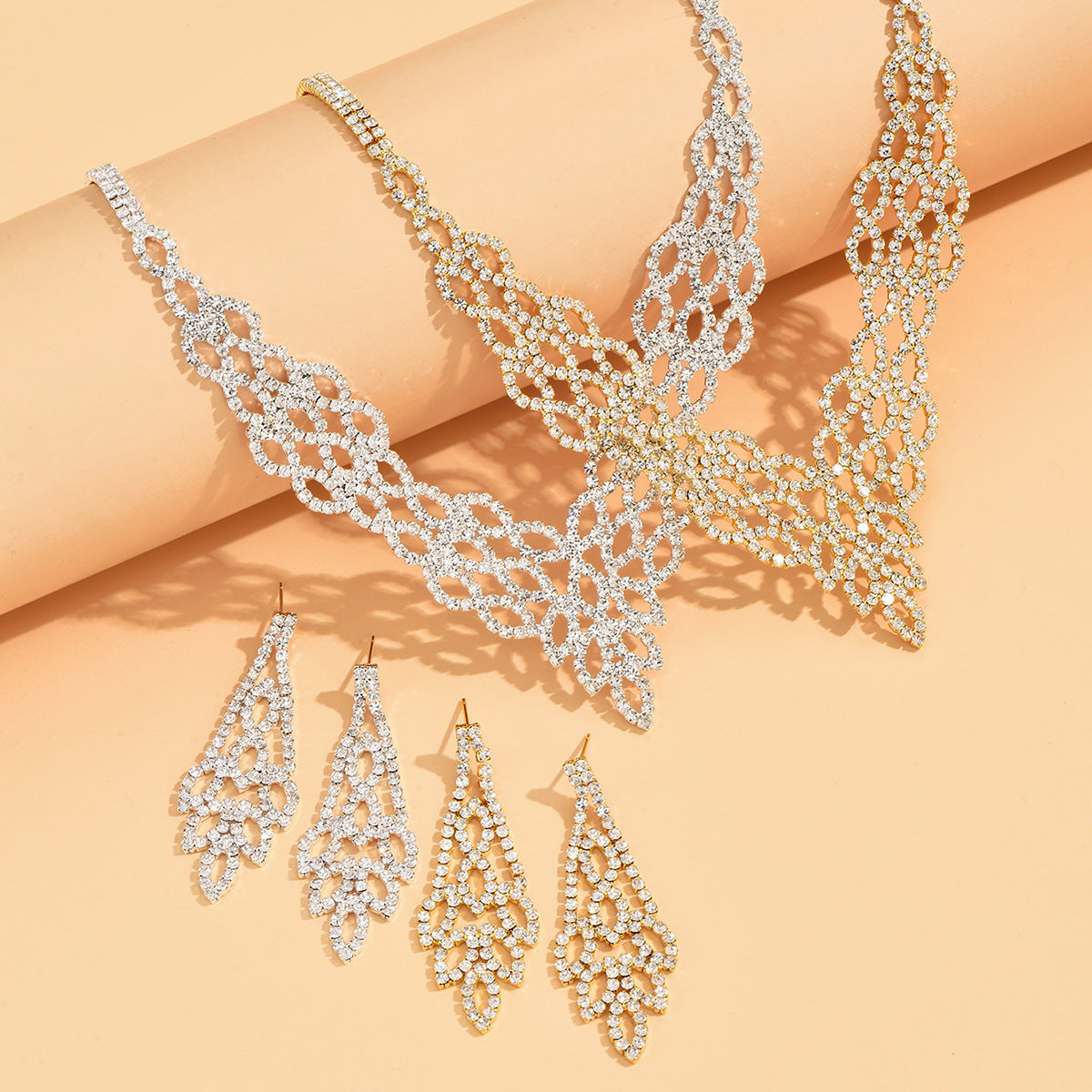 Halskette aus Silber, Kristallstein, Gold und Silberfarben