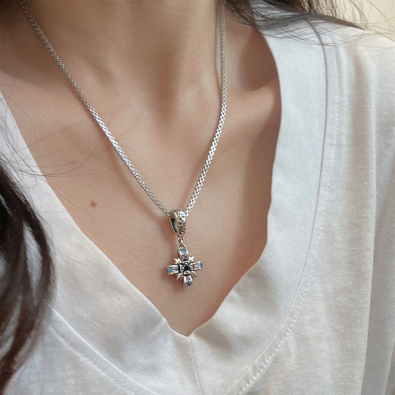 Antiker Meeresjungfrauen-Anhänger mit blauem Zirkon aus Sterlingsilber