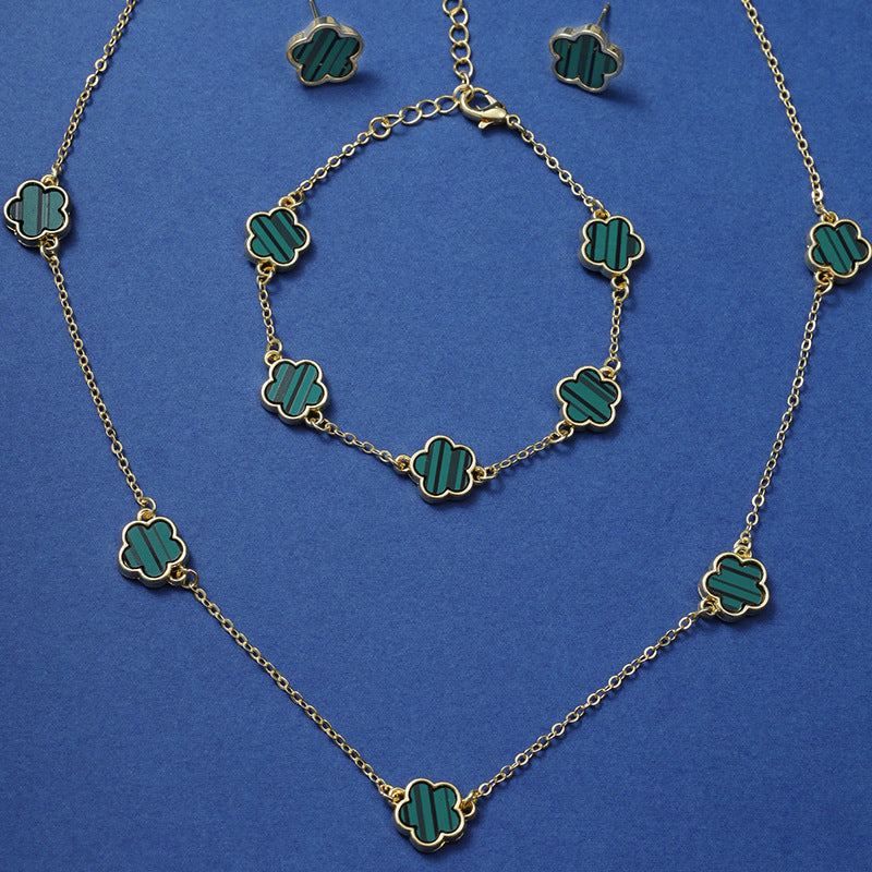 Glückliche Fünf-Blüten-Blumen Ohrstecker Halskette Armband Dreiteiliges Set
