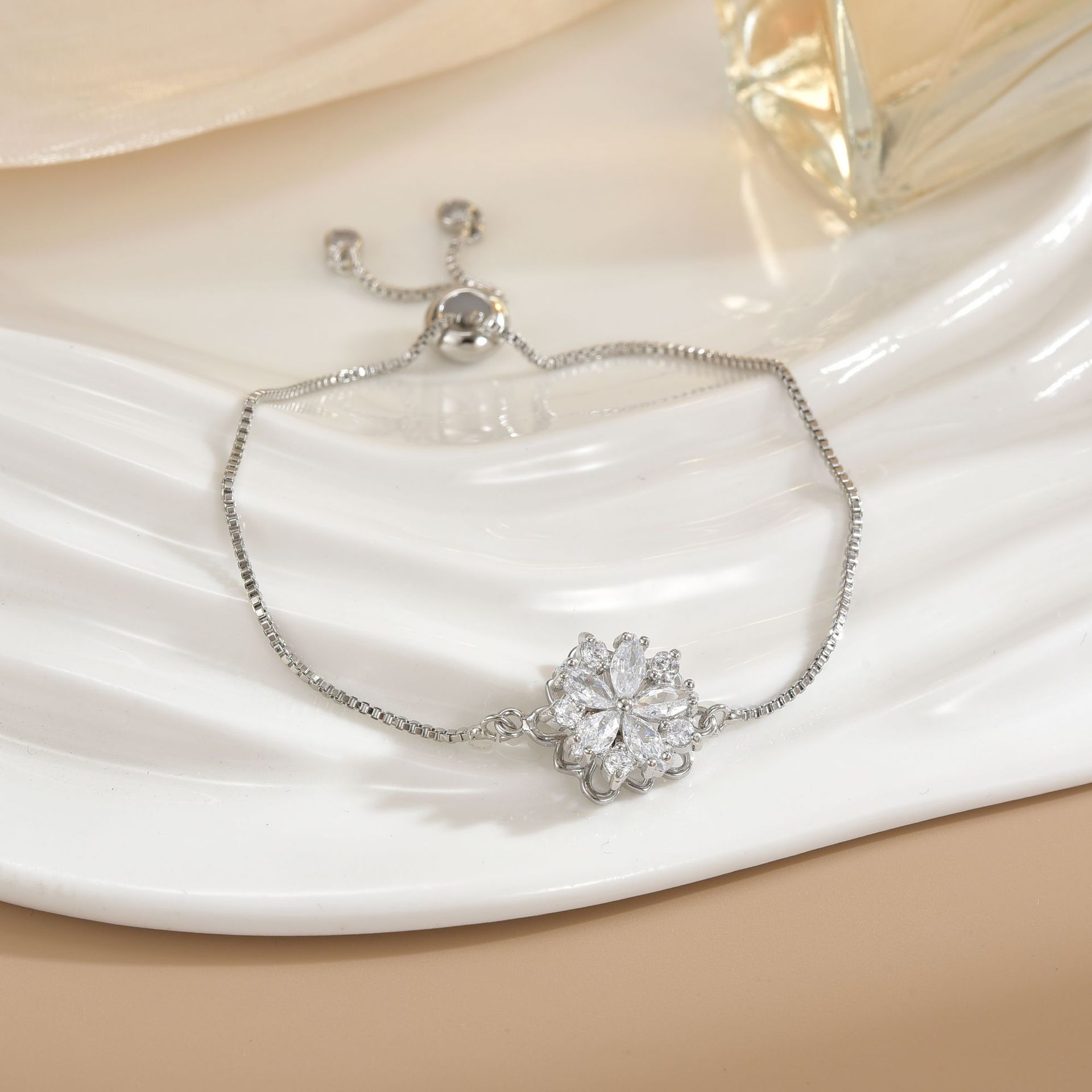 Simple Rotatable Flower Color-preserving Pure Copper Gold-plated Bracelet