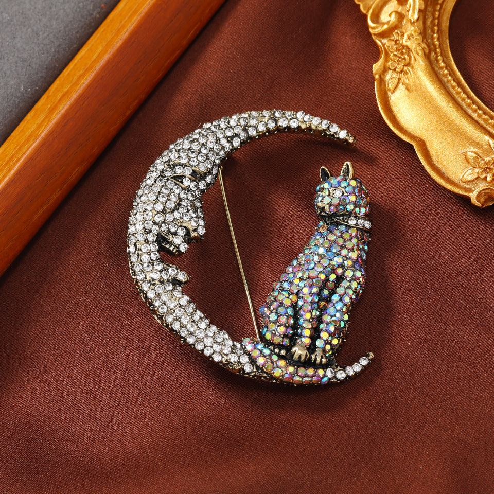 Kreative Retro Vollmond-Brosche für Damen mit schwerem Diamantbesatz