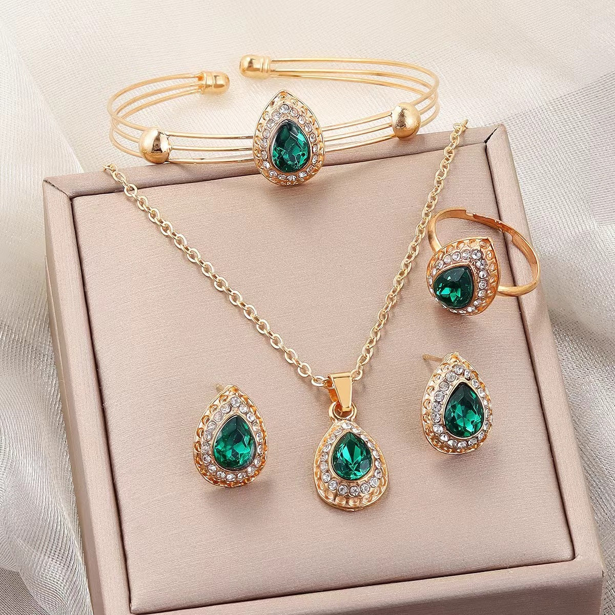 Schmuckanzug Damen Wassertropfen-Edelsteinserie Halskette Ohrring Ring Armband Vierteiliges Set