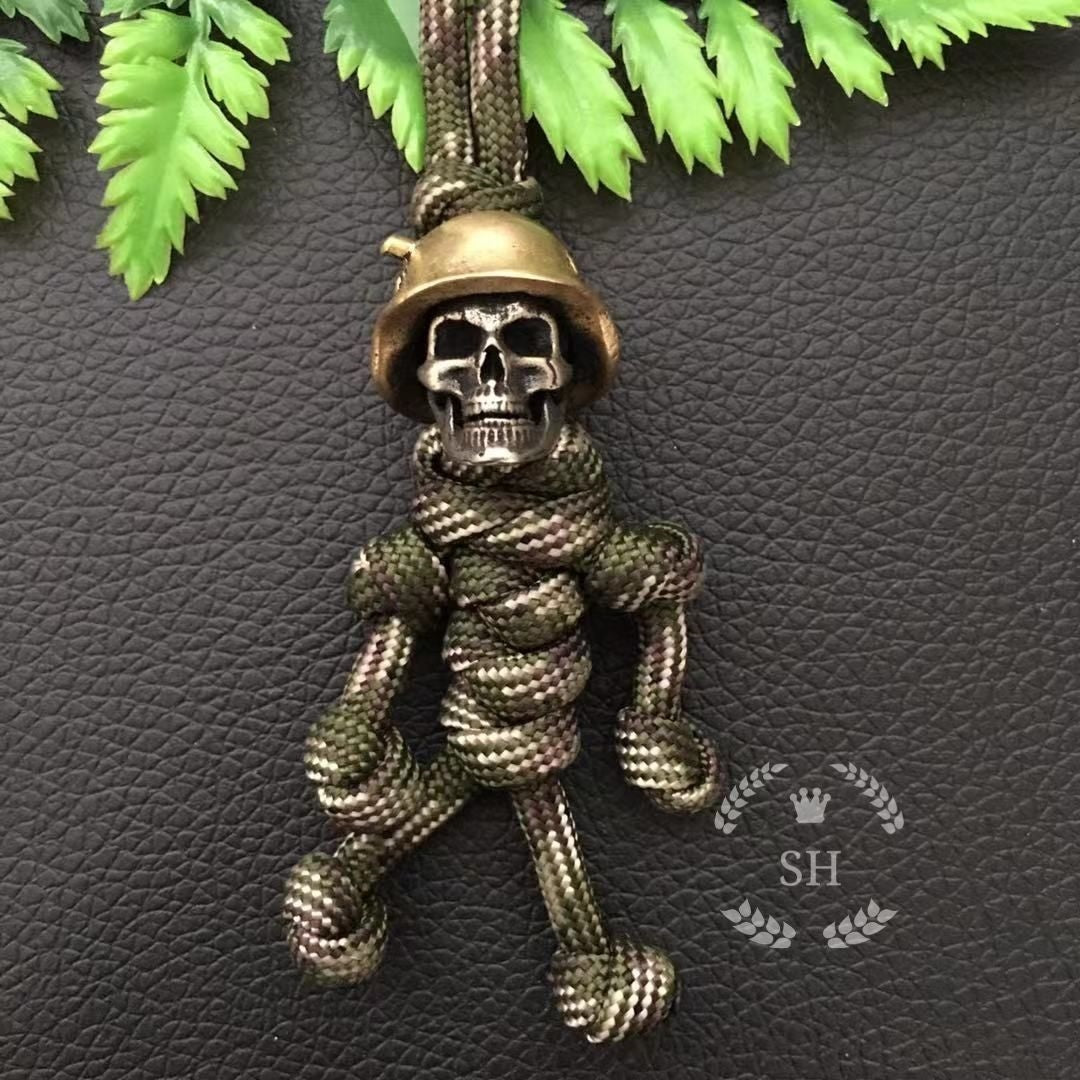 Colgante de coche con calavera, cuchillo antiguo y llavero