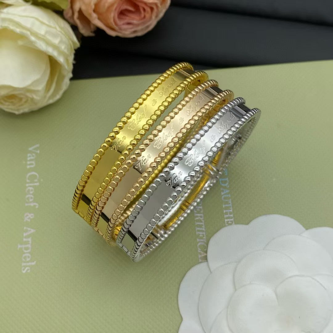 Four-Leaf Clover Buckle Fashion Special-interest Letter Kaleidoscope Bracelet