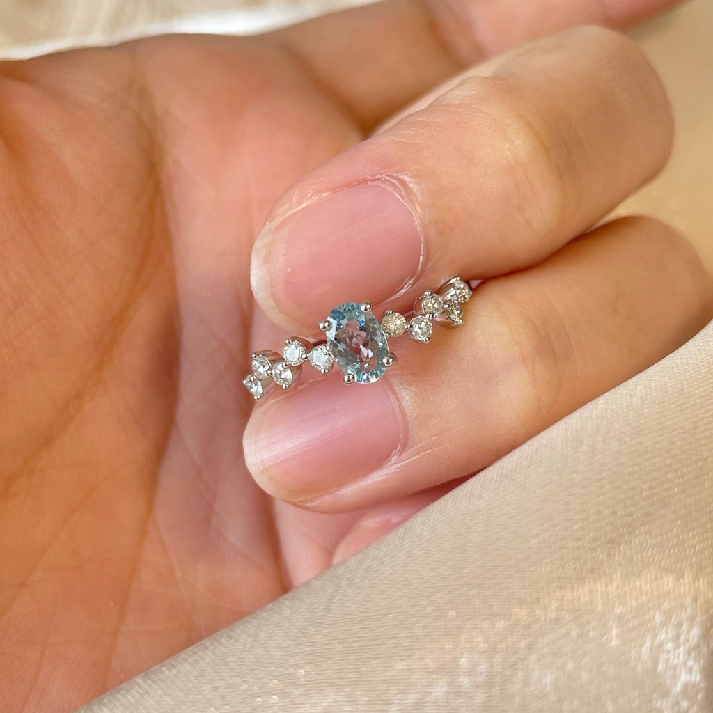 Anillo de Aguamarina y Diamantes de Moda Femenina