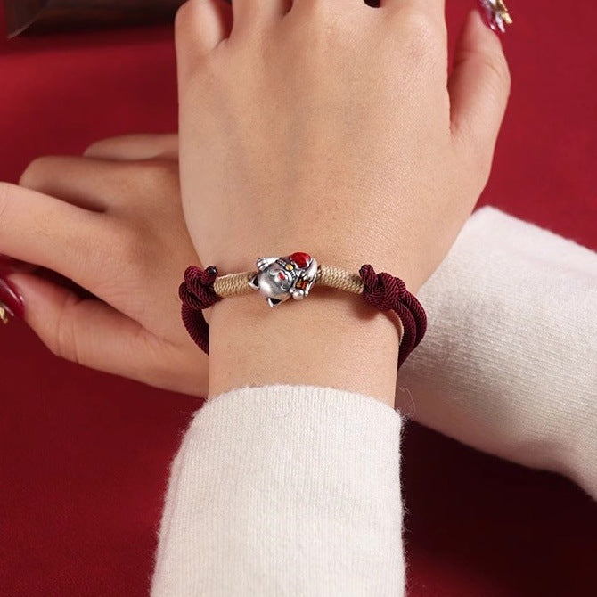 Handgewebtes Glückskatze Fu-Zeichen Tibetisches Rotseil-Armband für Damen