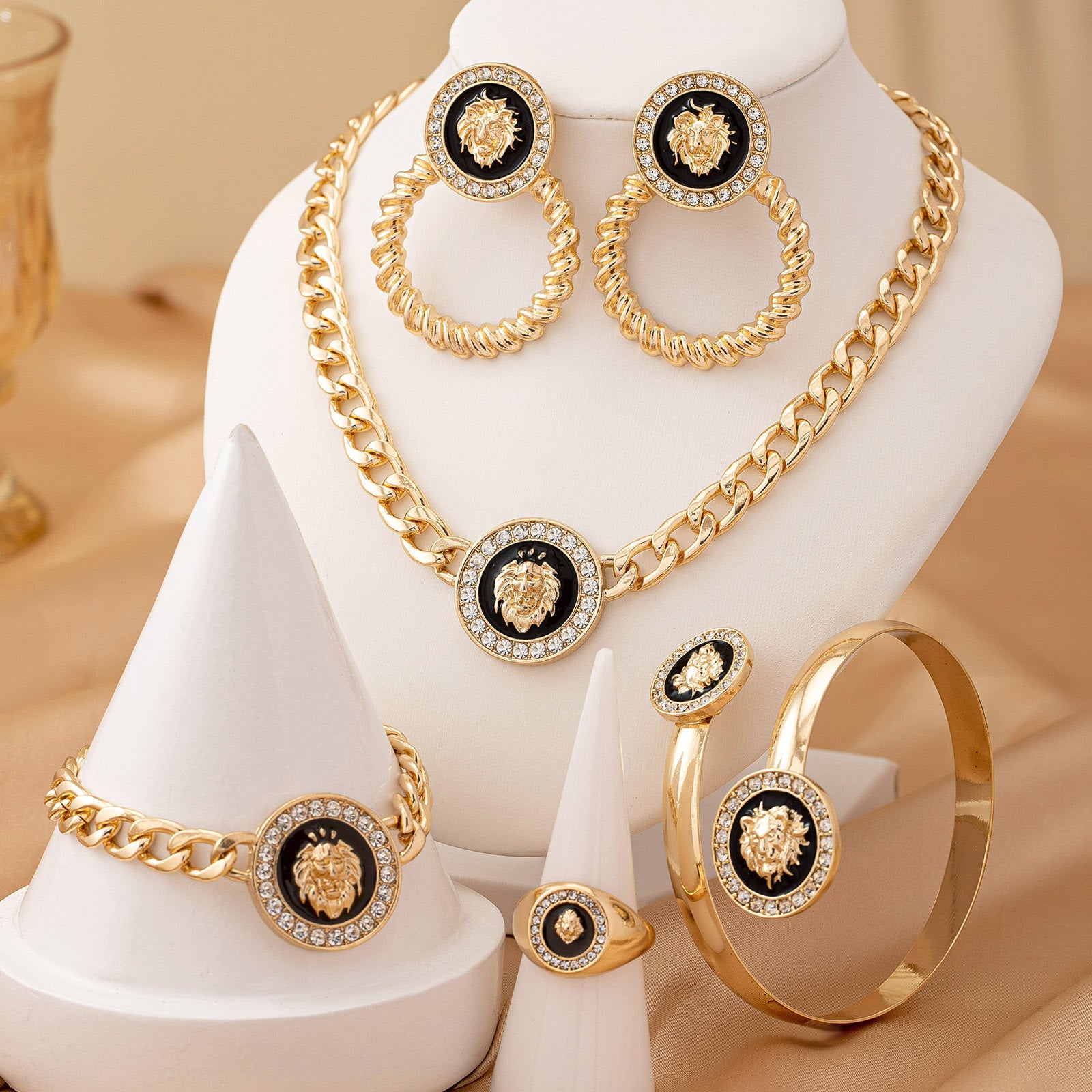 Kreativer Löwenkopf-Anzugschmuck für Damen