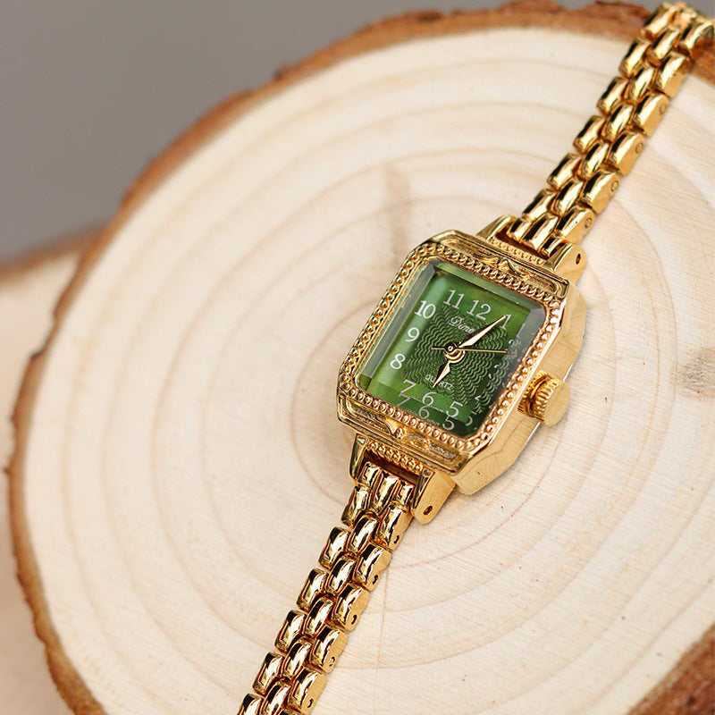 Damen-Armbanduhr mit quadratischem Kupferband im Stil der Mid-Antike