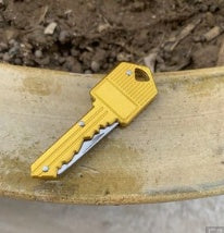 Colgante con mini navaja multiusos EDC