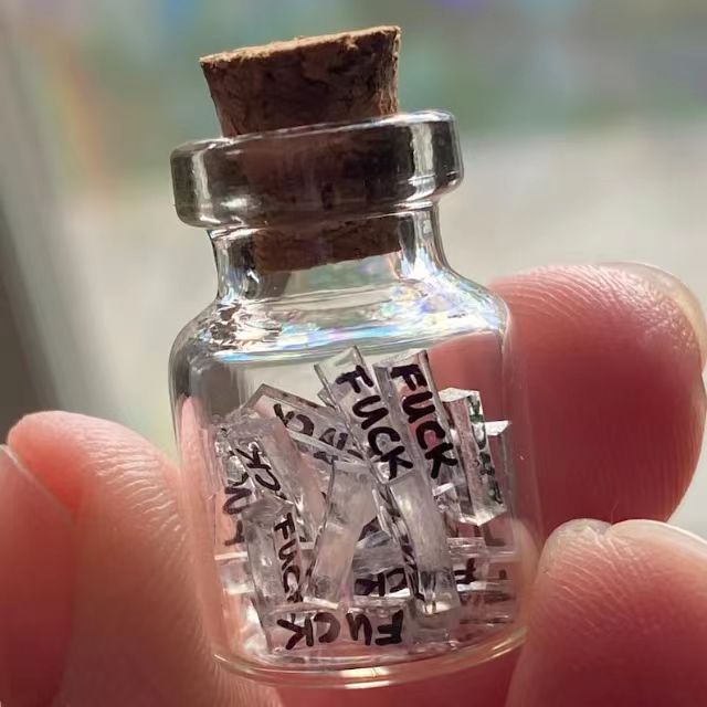 Llavero de botella de vidrio europeo