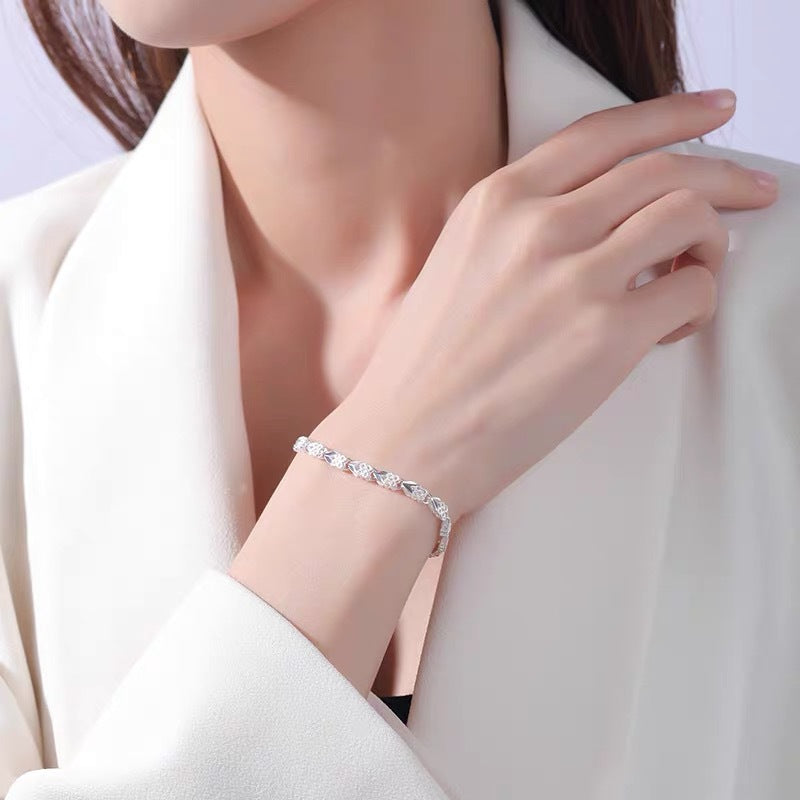 Modisches hochwertiges Armband im leichten Luxus-Stil für Frauen