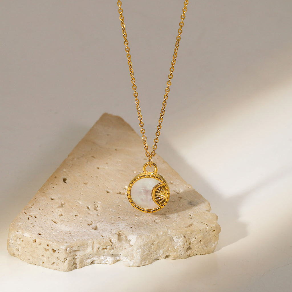 Halskette aus Edelstahl mit weißer Muschel und Mond, vergoldet, rund