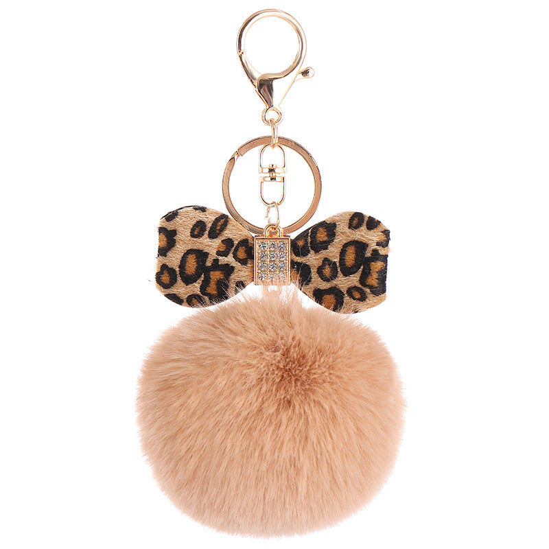 Llavero Colgante para Mochila con Bola de Pelo y Lazo de Leopardo