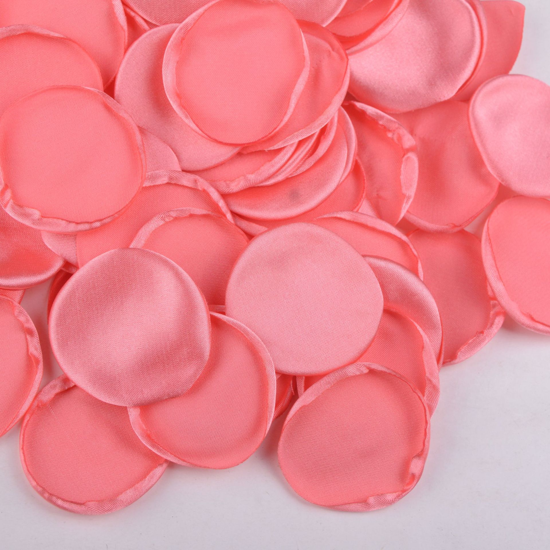 4cm Seidenrose mit angebrannten Kanten, Blütenblättern, glänzendem Cremepuderlaminat