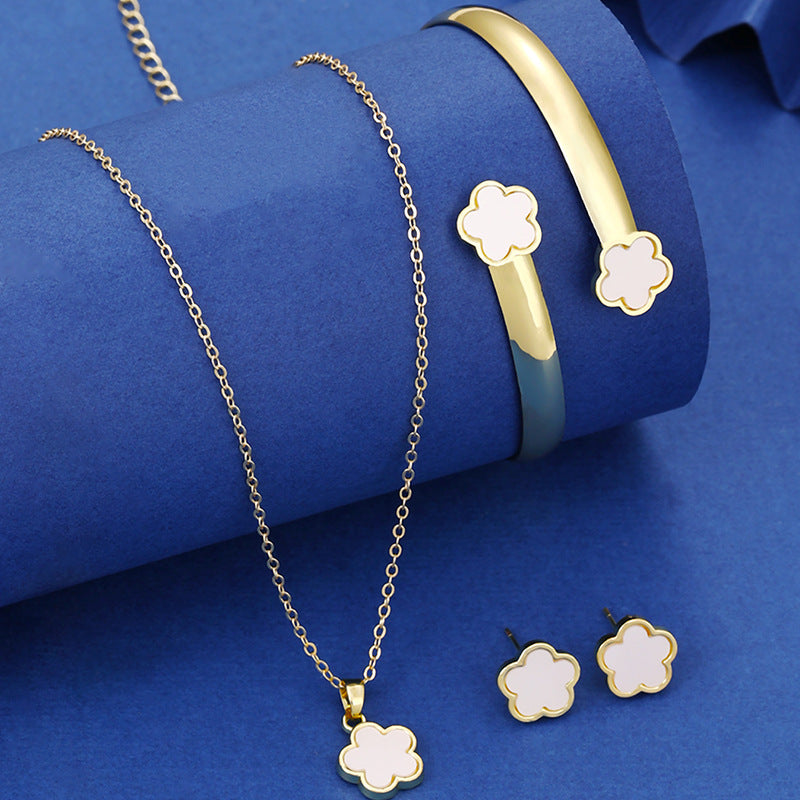 Fünfblättrige Blume Wilder Wein Gras Armband Dreiteiliges Set