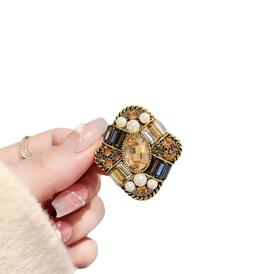 Neue Legierungsbrosche, hochsensibel, Nischen-High-End-Anstecknadel, Mantelanzug, High-End-Allround-Korsage