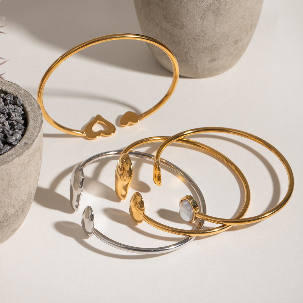 Pulsera abierta de acero inoxidable con forma de gota de agua irregular
