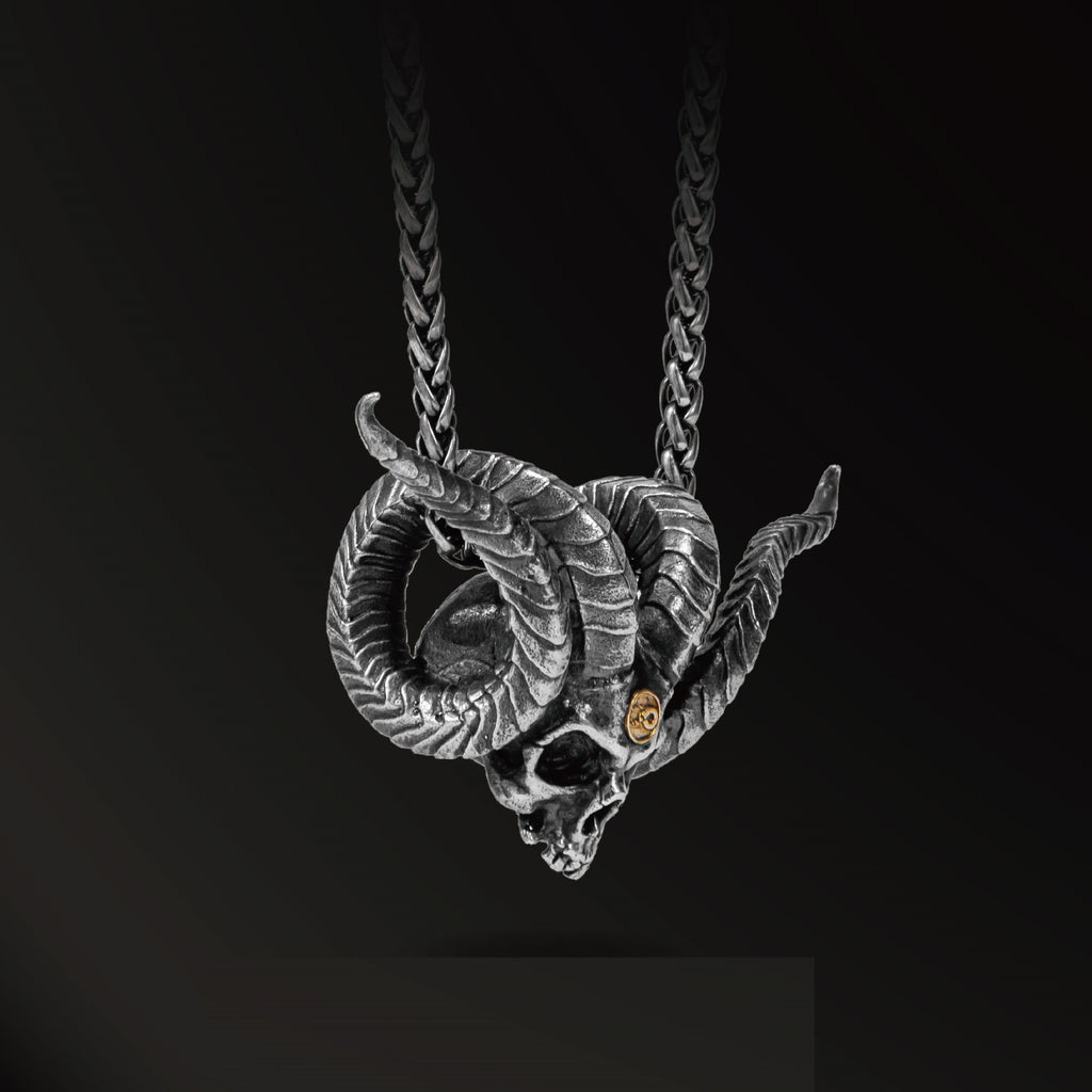 Collar punk de plata 925 antiguo con colgante incrustado de oro de 18k