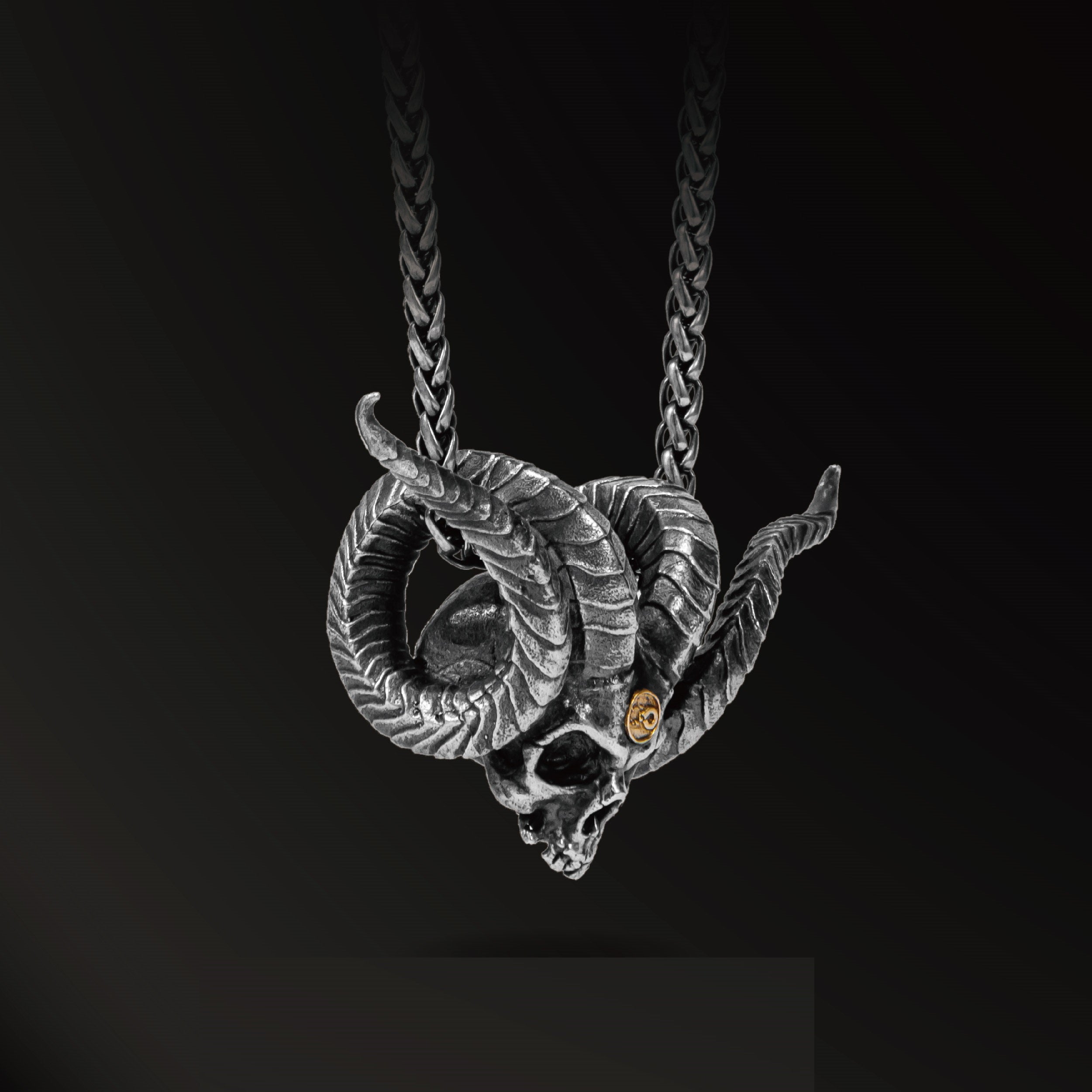 Collar punk de plata 925 antiguo con colgante incrustado de oro de 18k