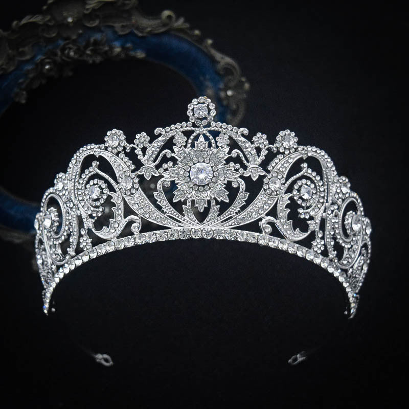 Tocado de moda de novia con circonitas