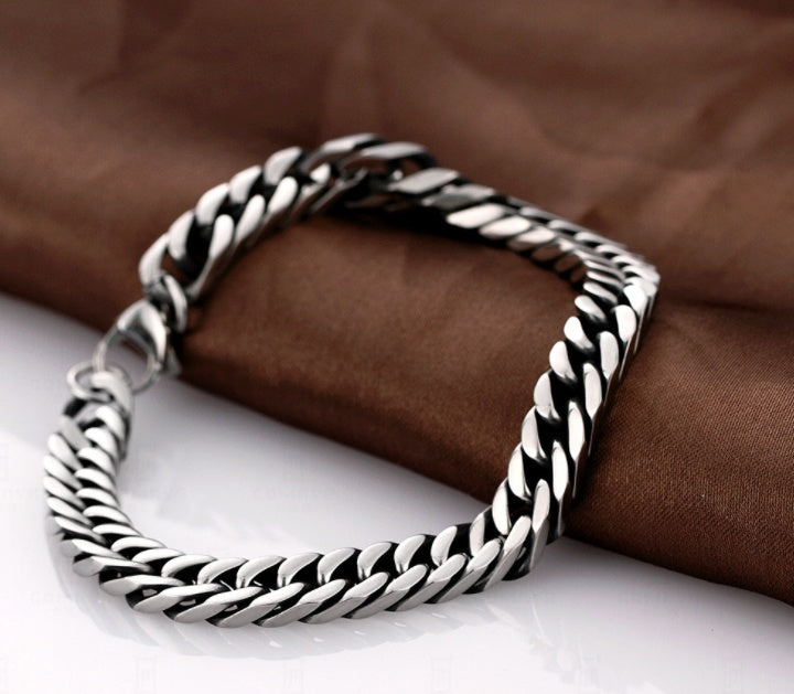 Brazalete de acero de titanio