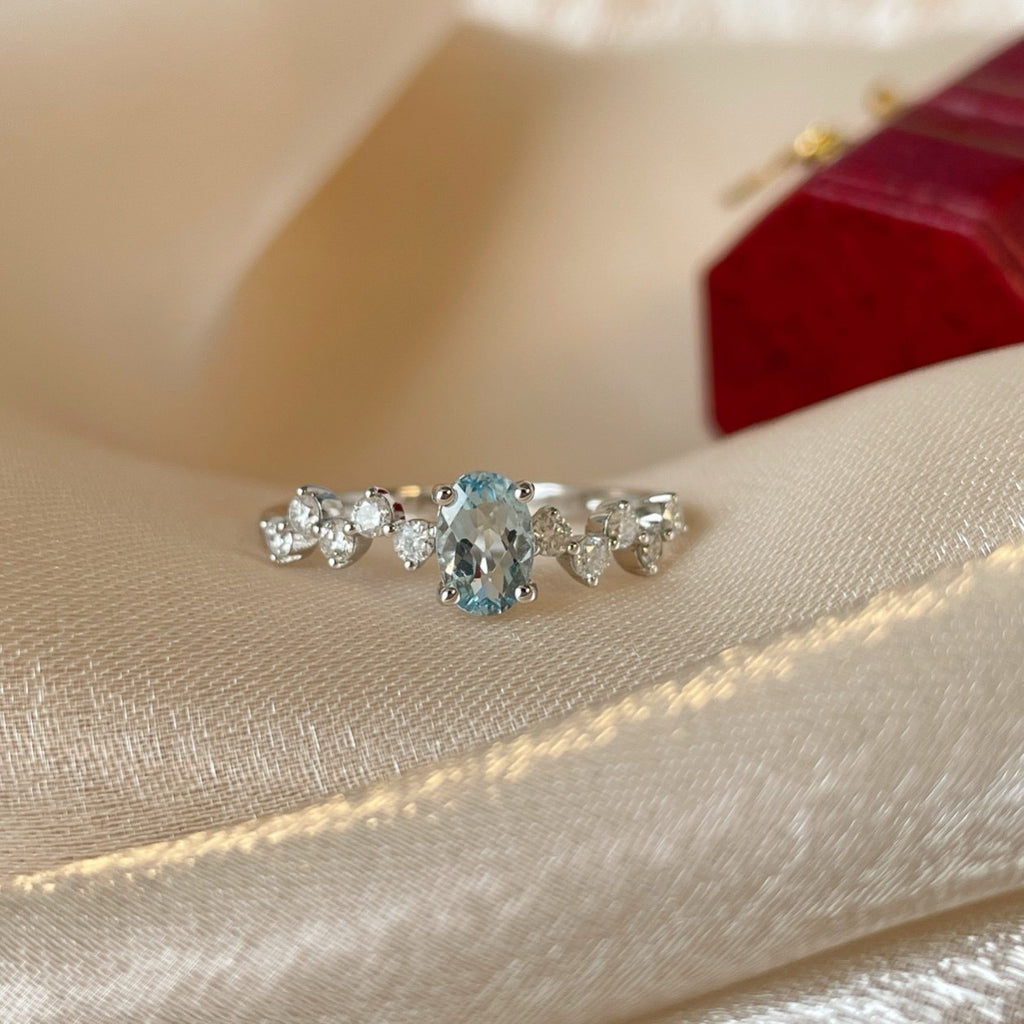 Anillo de Aguamarina y Diamantes de Moda Femenina
