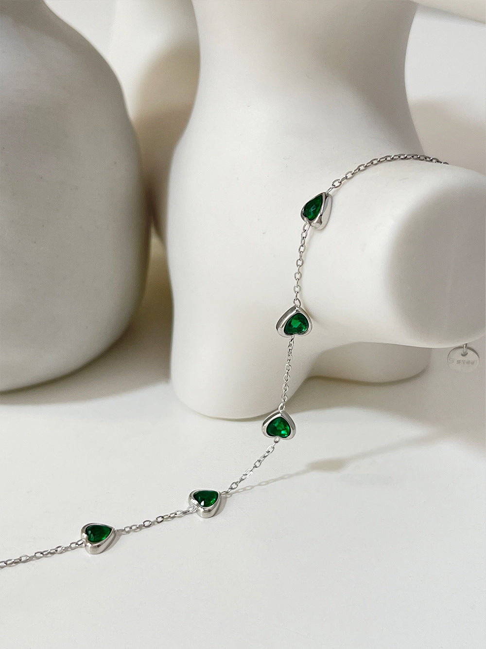 Pulsera de Acero Titanio Corazón de Amor con Zirconia Diamante, Diseño Fresco y Puro No Convencional