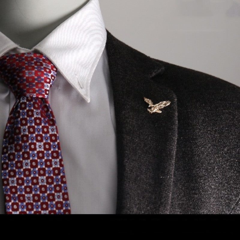 Traje de vestir con accesorios Traje pequeña águila Pequeño accesorio de metal Broche