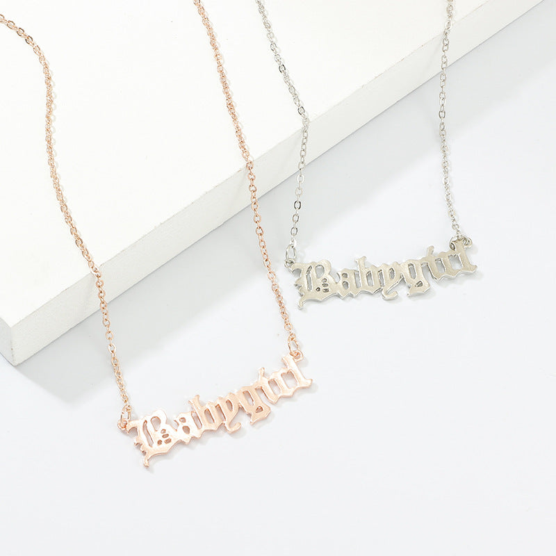 Mode-Halsketten mit Altenglischen Buchstaben „Babygirl“-Anhänger für Damen und Mädchen