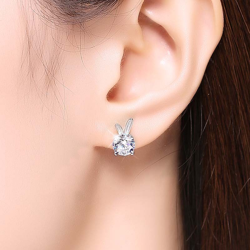 Pendientes de mujer de plata de ley con moissanita y conejito