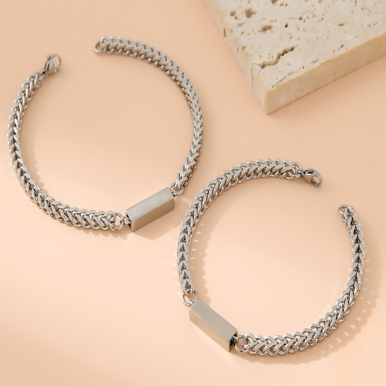Brazalete de acero inoxidable chapado en oro de 18 quilates al vacío