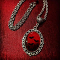 Collar de aleación con colgante de murciélago gótico de resina