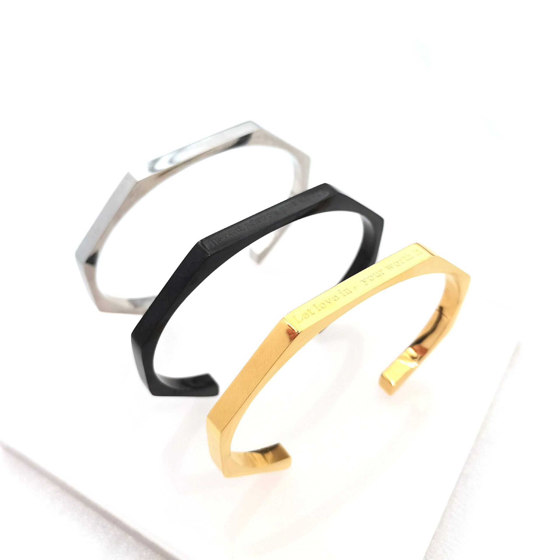 Pulsera hexagonal de diamantes con apertura lisa