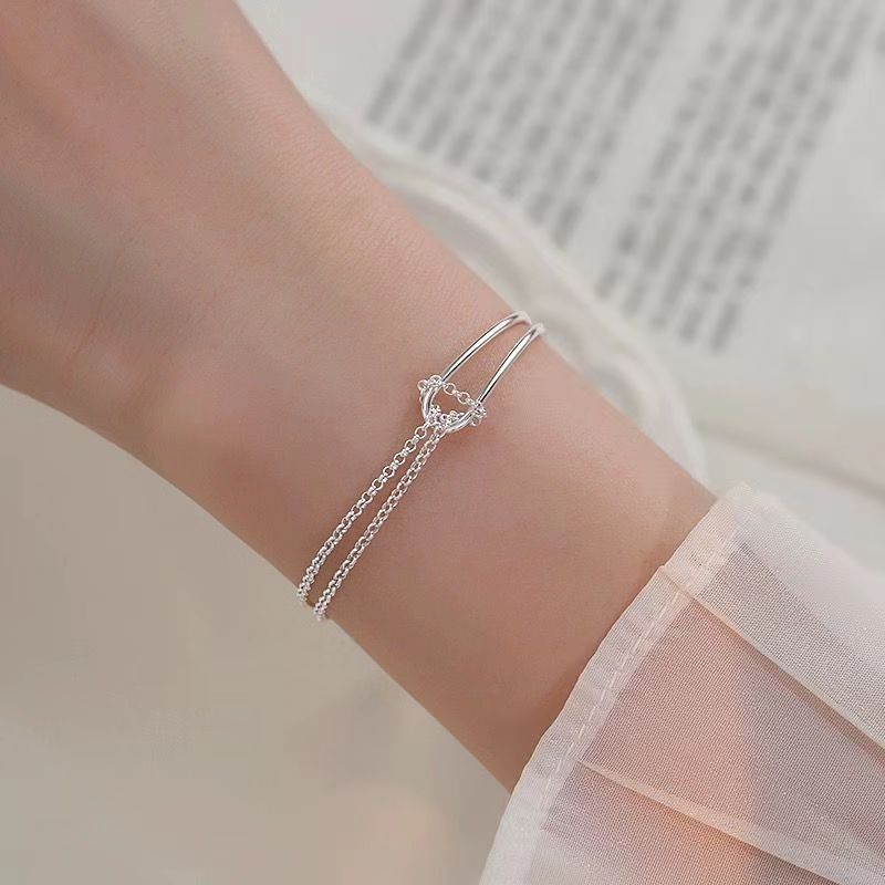 Pulsera de media cadena genial, sencilla y con personalidad.