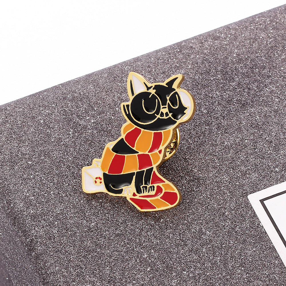 Broche Esmaltado Metálico Gato Fashion Con Pañuelo
