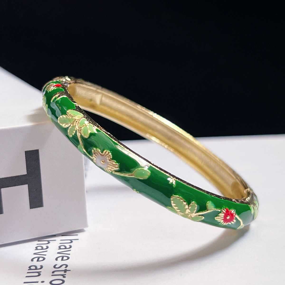Pulsera de esmalte floral fino de museo