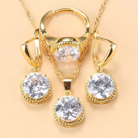 Neue Ohrringe Ringe Halsketten dreiteiliges Schmuckset