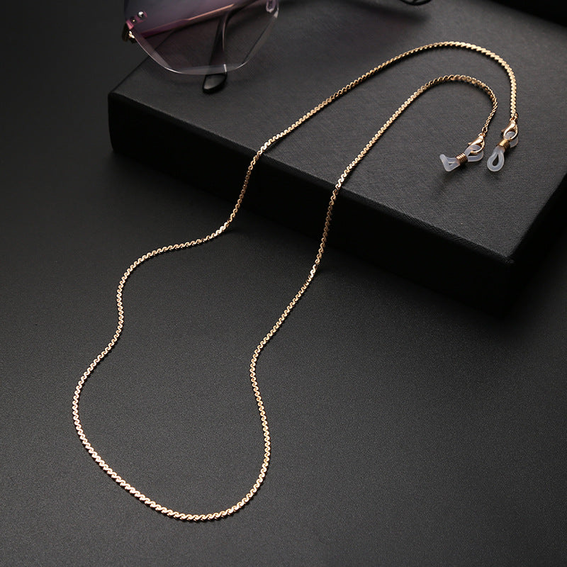 Einfache monochrome Brillenketten im Retro-Stil