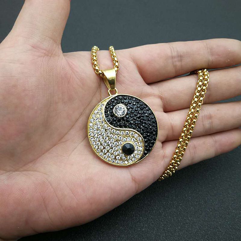 Halskette mit Titanstahl-Anhänger, schwarz-weiß, vergoldet, Strass, Taiji, Yin und Yang