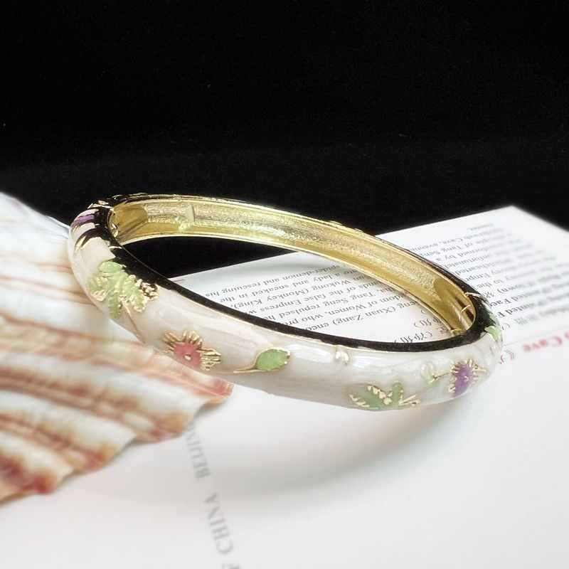 Pulsera de esmalte floral fino de museo